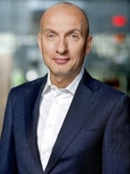 Ask Rostrup - tv-vært - ordstyrer - moderator - foredragsholder - e-ntertainment.dk