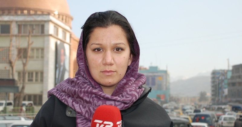 Simi Jan - Forfatter, TV-korrespondent, moderator, ordstyrer og foredragsholder E-ntertainment